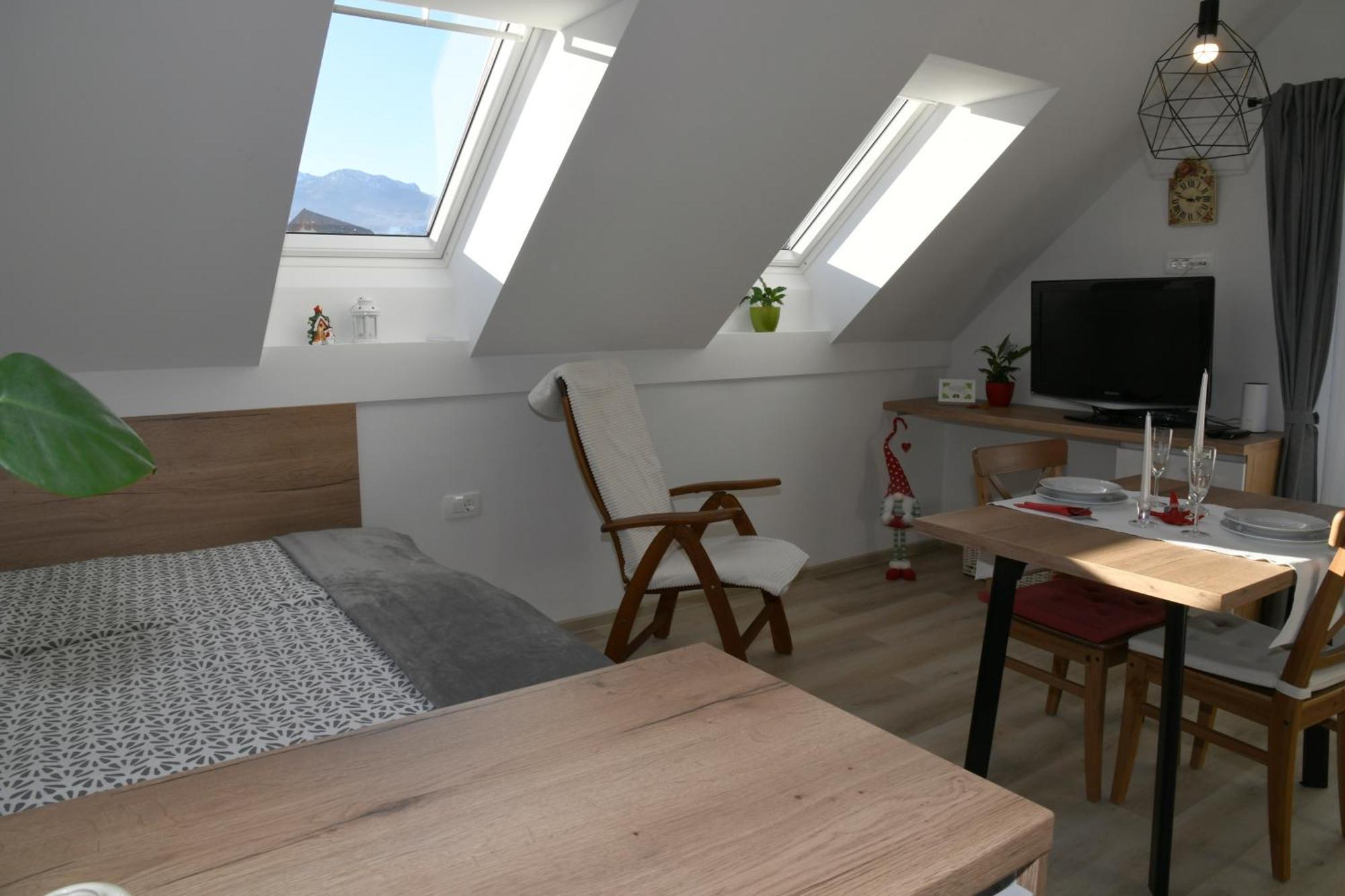 Ajda Apartment *
